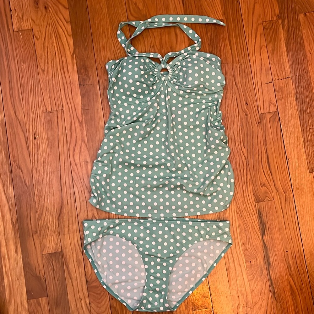 Oh baby by Matherhood polka dot tankini set, top sz M, bottom sz L